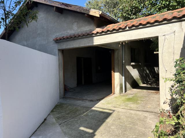 Côte Pavée: hangar à transformer Maison T3bis