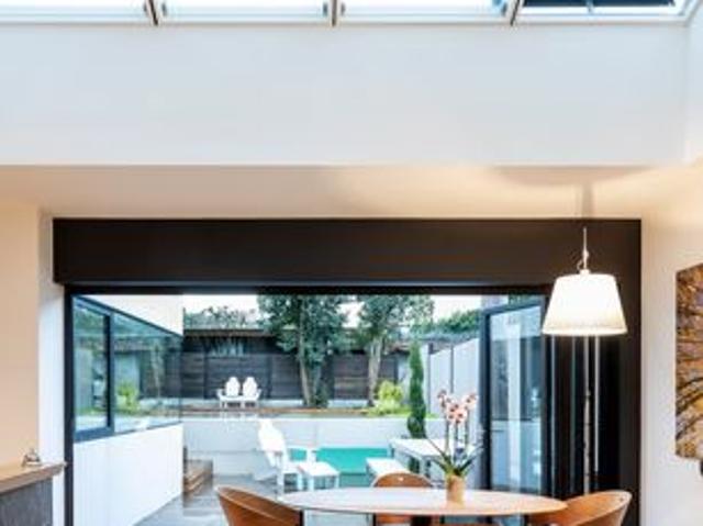 Côte Pavée,T4 d’architecte à l’élégance contemporaine avec jardin confidentiel & piscine