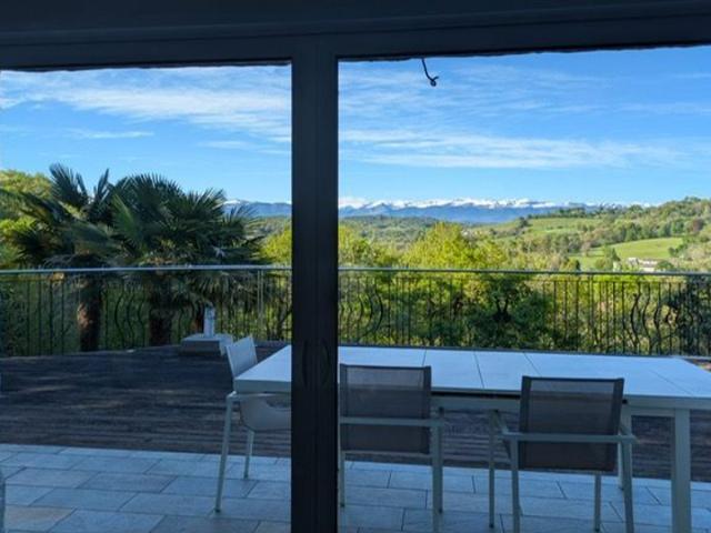Côteaux de Gelos, superbe maison d'habitation avec vue pano