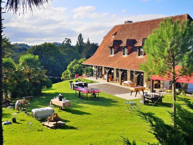 COTEAUX DE JURANCON Magnifique maison avec piscine et grand te
