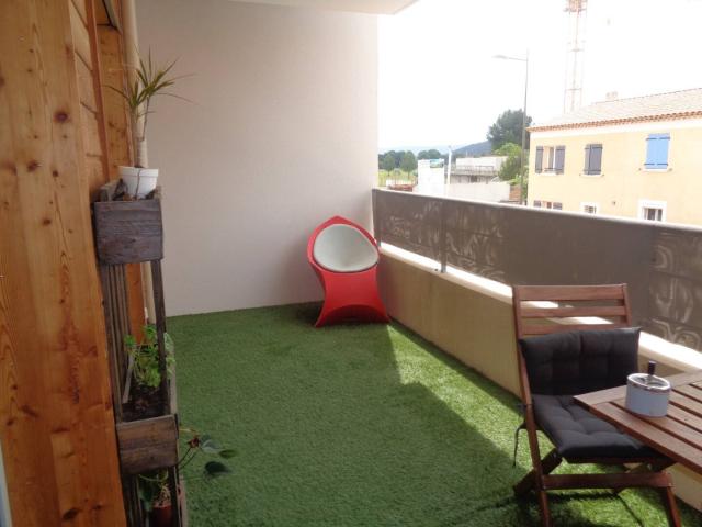 COTEAUX PAS DE REDON T2 + terrasse/loggia + 2 parkings privatif