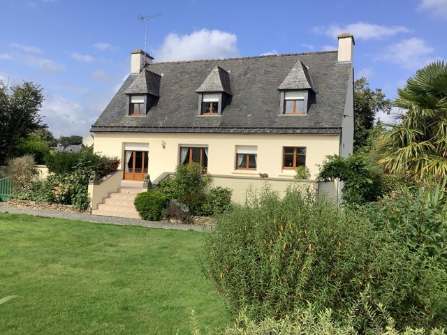 COTES D'ARMOR Maison de ville Plouguenast Langast 8 pièce s 152 m2, Superbe état