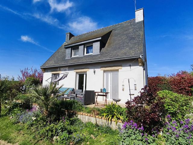 COTES D'ARMOR, Trévé, Maison individuelle, 3 chambres, hangar fermé, beau jardin et belle vue