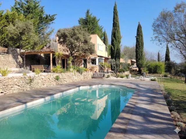 COUP DE CŒUR – VILLA D'ARCHITECTE À PROXIMITÉ DU CŒUR DE COTIGNAC