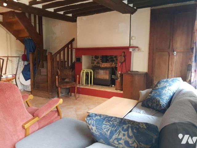 COUTANCES, petite maison meublée