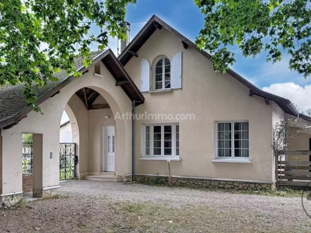COUTRAS – Maison rénovée – 3 chambres – Terrain d'environ 1 000 m²
