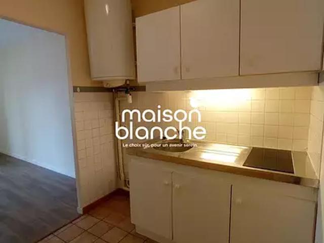 Coutras 33230 Location appartement 2 pièces t2 au dernier étage