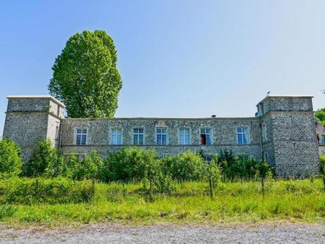 COUCY LÈS EPPES – CHÂTEAU ET ANCIEN COMPLEXE ÉVÉNEMENTIEL