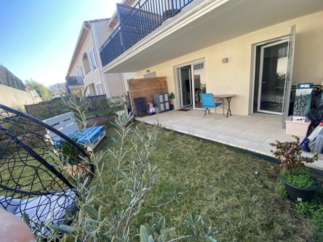 Coudoux: Location appartement T2 meublé avec terrasse, jard