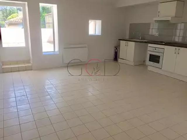Coudoux 13111 Location appartement 3 pièces t3 au dernier étage