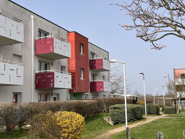 COUËRON CHABOSSIÈRE APPARTEMENT T2 AVEC BALCON, CAVE ET STATIONNEMENT LIBRE