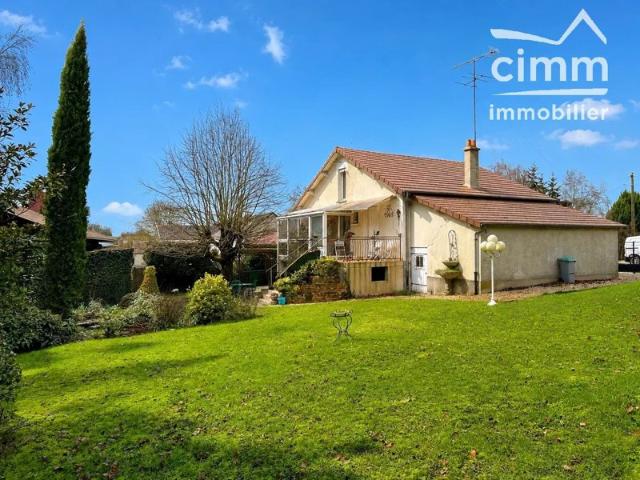 Coulommiers 77, Maison en pierre de 90 m2 sur 2970 m2 de terrain avec parc et bois