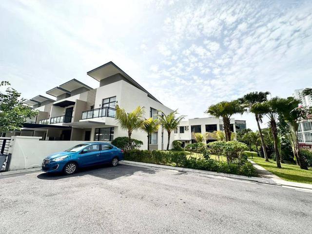 Country Garden Central Park Tampoi Endlot Renovate Good Condition