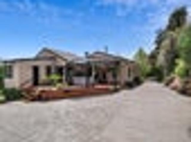 Country home, land and sheds