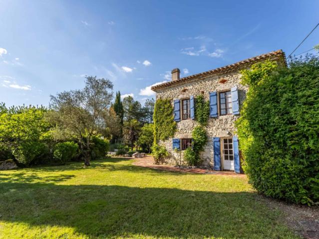 Country house with annexe, pool and land