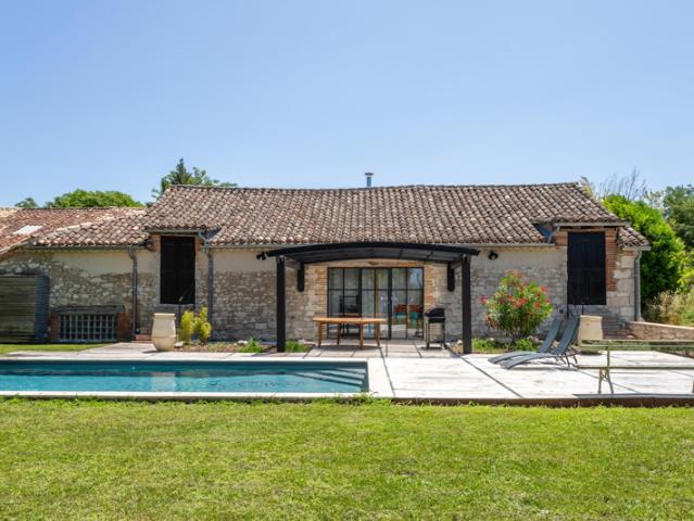 Country house with pool