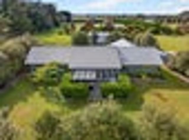 Country Living On the Fringe Of Town!