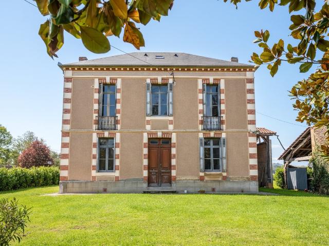 Country property 140m² Castelnau Magnoac