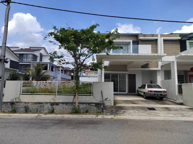 Country Villa gated Guarded terrace 2 storey corner lot unit for sale