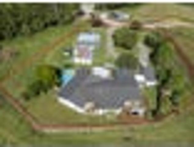Countryside charm, coastal views on Papamoa Hills
