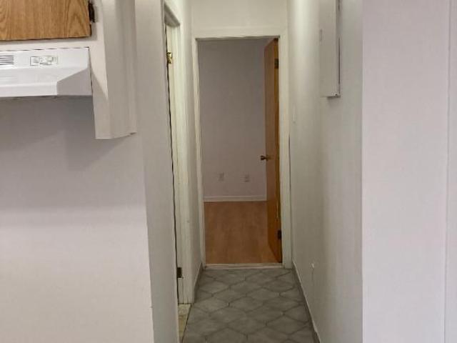 Coup de Cœur Charmant 3 ½ Très propre Rez de chaussée avec Balcon sur Jardin Près Centre Forest