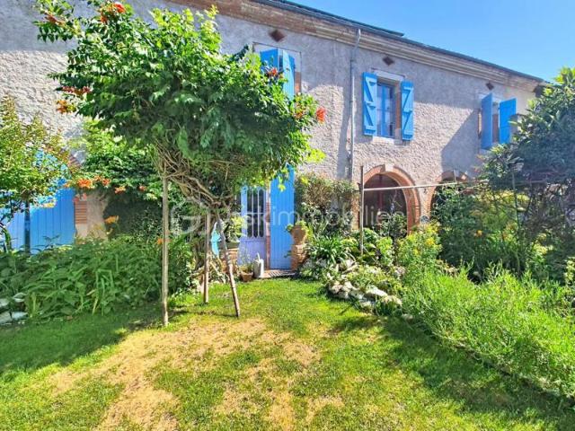Coup de cœur à Espalais: pierre, jardin et beaux volumes
