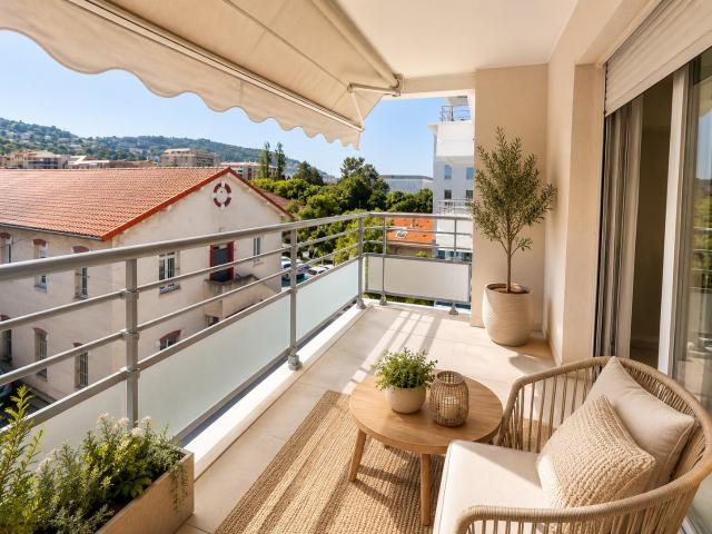 COUP DE CŒUR À NICE RIQUIER STUDIO AVEC GRANDE TERRASSE DANS RÉSIDENCE RÉCENTE