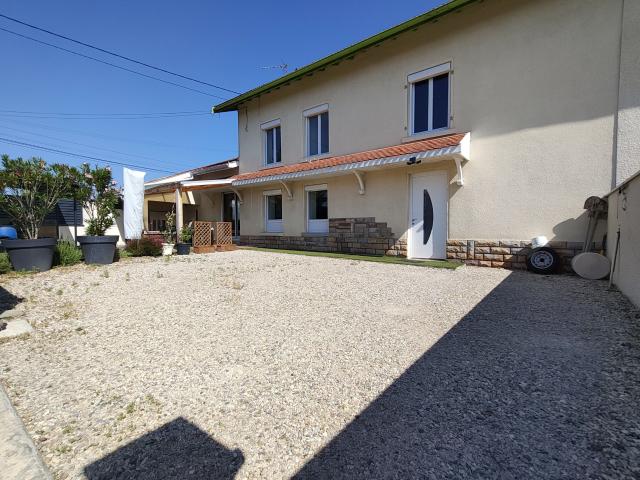 Coup de cœur à Saint Romain de Jalionas Maison avec fort potentiel