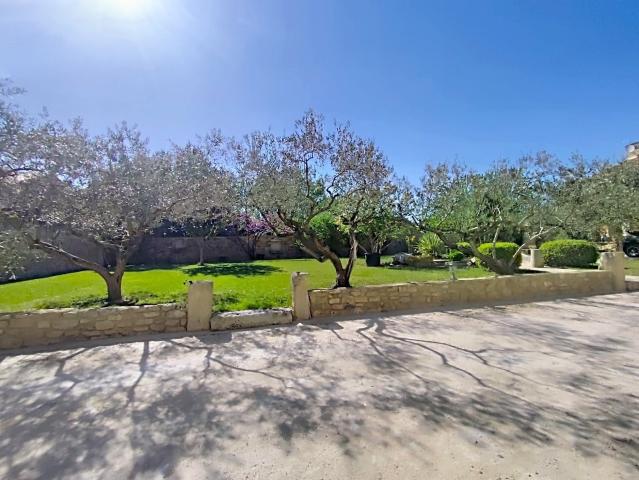 Coup de cœur à Sommières T4 de 96 m2 avec terrasse, jardin e. 96m² Sommières