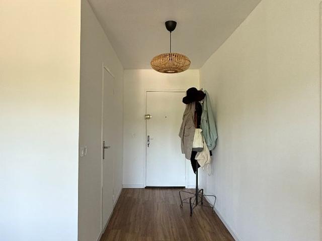 COUP DE C?'UR – Appartement 4 pièces entièrement rénové, lumineux, avec balcon et parking