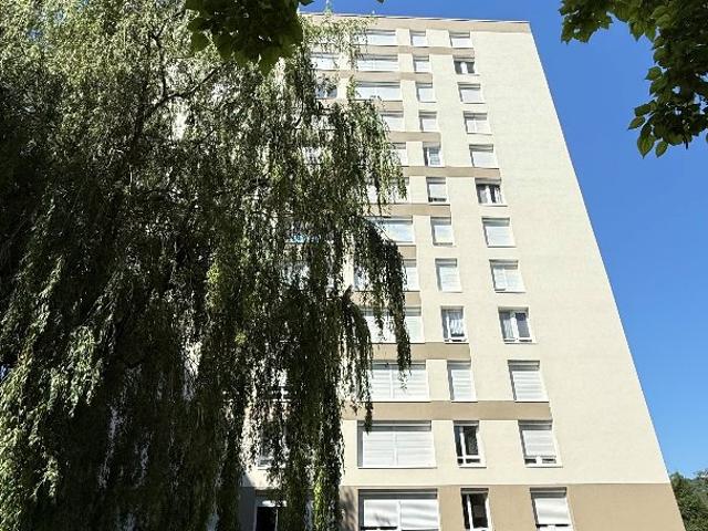 COUP DE C?'UR – Appartement 4 pièces entièrement rénové, lumineux, avec balcon et parking
