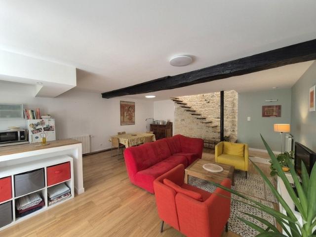 COUP DE CŒUR – Appartement centre Rochefort, au calme, 84 m² avec cour et grand séjour