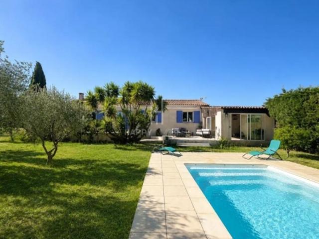 Coup de cœur ! Arles, Maison de plain pied avec piscine sur 4 500 m² de terrain
