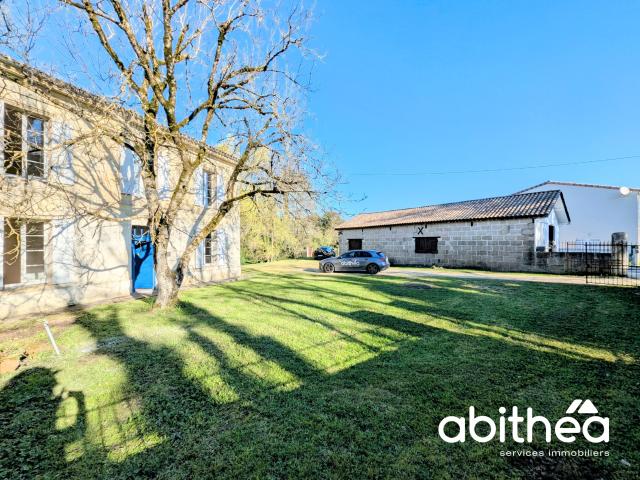 Coup de cœur assuré: ancien moulin en pierre à deux pas du centre de Branne !