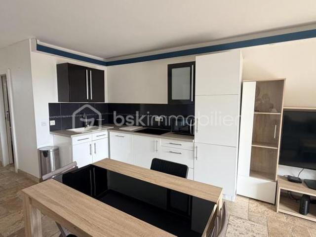 Coup de cœur assuré pour cet appartement entièrement rénové et vendu meublé !
