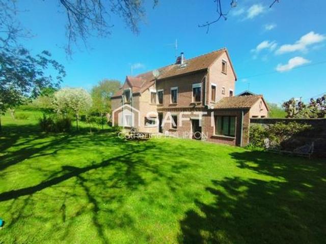 Coup de cœur assuré pour cette superbe propriété familiale avec grange et terrain de près 2 800 m²