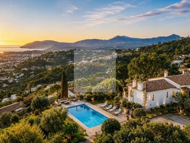 COUP DE CŒUR ASSURÉ – VILLA D’EXCEPTION AVEC VUE MER PANORAMIQUE À 180°