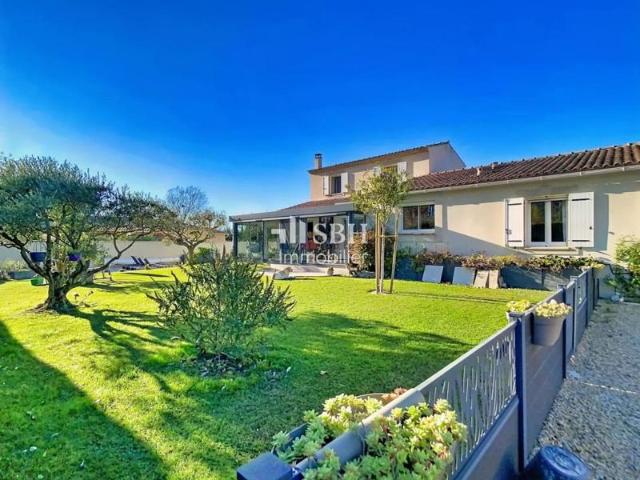 Coup de Cœur aux Taillades: Maison Avec Vue Luberon et Piscine