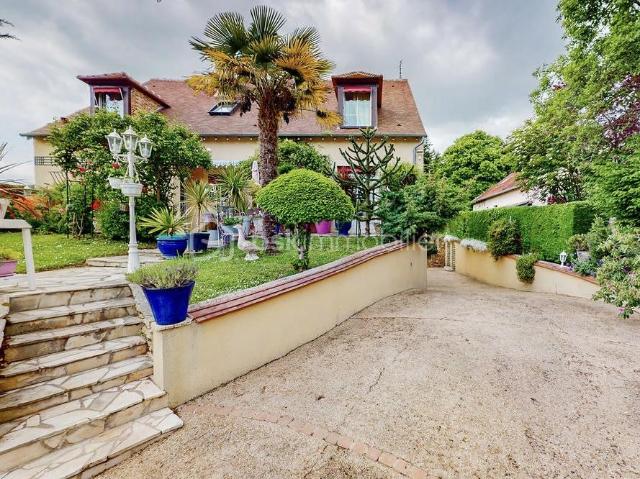 ✨ Coup de cœur garanti ! – Superbe maison d’architecte 231 m² sur 1159m2 de terrain paysagé – à 35 min de Paris !