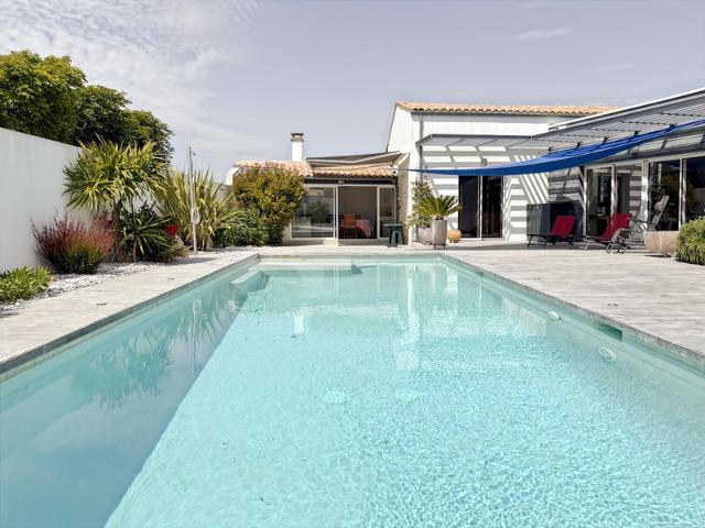 Coup de cœur ! Demeure de caractère rénovée avec piscine