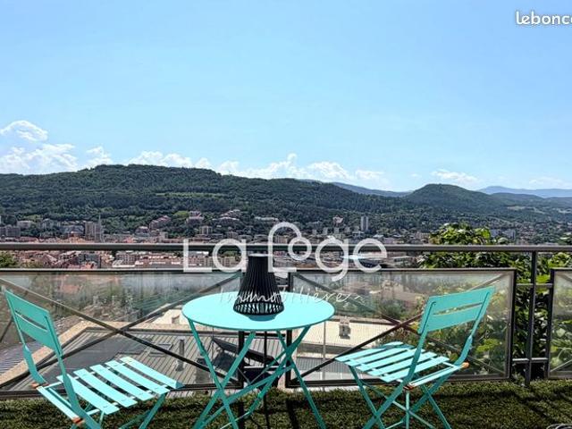 Coup de cœur: Maison de caractère de 120 m² avec vue panoramique, jardin et garage, au calme et proche du centre ville