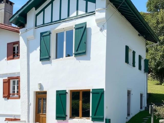 COUP DE CŒUR – Maison de ville rénovée avec charme – Cambo les Bains centre