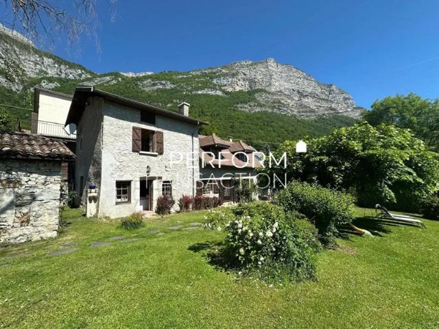 COUP DE CŒUR: Maison en pierre d'environ 170 m²