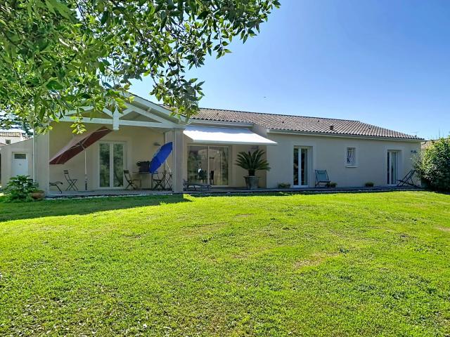 Coup de cœur Nancras – Plain pied. contemporain avec double garage