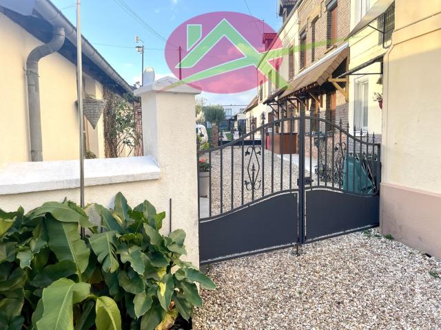 Coup de cœur pour cette charmante maison de ville à Oissel !