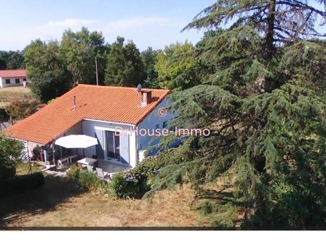 Coup de cœur pour cette charmante villa, grand terrain arboré