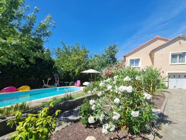 COUP DE C?UR ? Villa cossue avec piscine, calme absolu