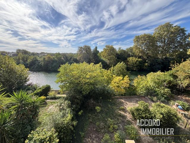 Coup de coeur ! Maison de 104 m2 au bord de l'orb avec jardin et garage