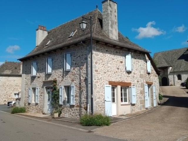Coup De Coeur: Maison de village au charme fou 154m² Junhac