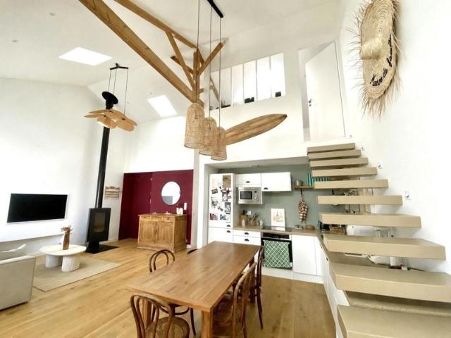 Coup de coeur maison de charme bois et modernite a deux pas du centre de la rochelle et de l ile de re !
